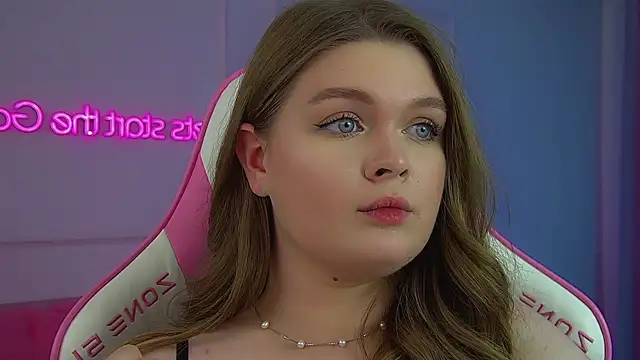 CrystalLyons' Live XXX Chat
