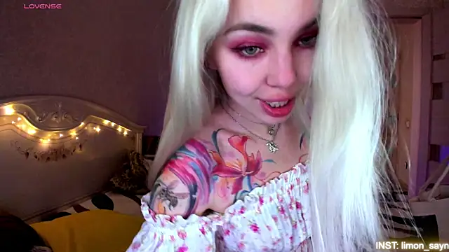 LillyMoure_'s Live XXX Chat