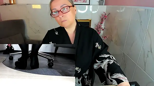Alexandra_Kind Adlı Modelin Canlı XXX Sohbeti