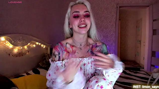 LillyMoure_ Adlı Modelin Canlı XXX Sohbeti