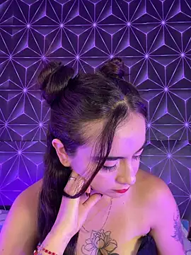 MelanyyJhonson15's Live XXX Chat