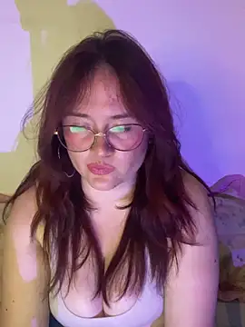 AliaMiller_ Adlı Modelin Canlı XXX Sohbeti