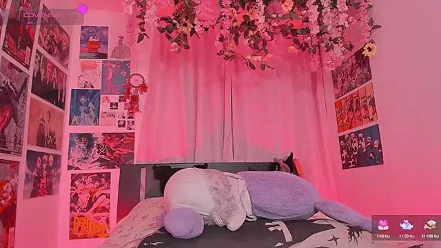 MissCurvyTopのライブXXXチャット