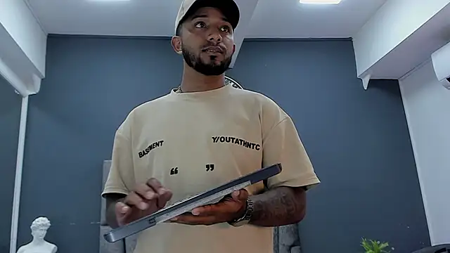 Chat +18 de Robin_Rief ao vivo