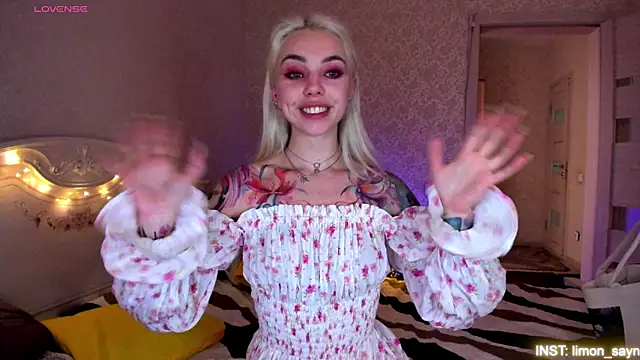 LillyMoure_'s Live XXX Chat