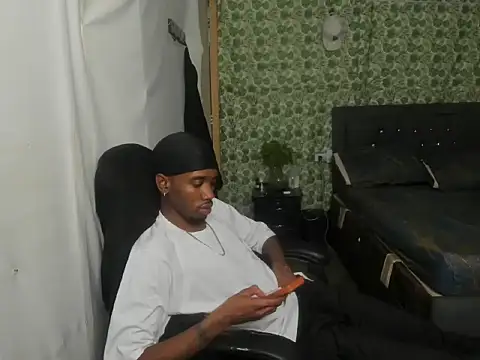 Show modela Kofi_exotic_2 na web-kameri