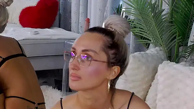 IsabelleEthan élő XXX-chatje