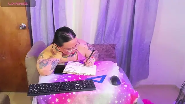 MiaYMolly Chat XXX in diretta