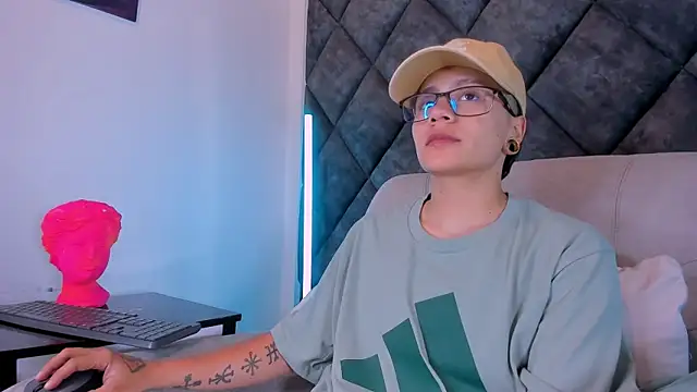 _Eternal_ élő XXX-chatje