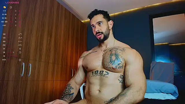 massimo_visconti live XXX chat