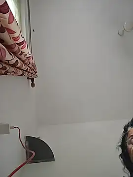 NakedMILFx Adlı Modelin Canlı XXX Sohbeti