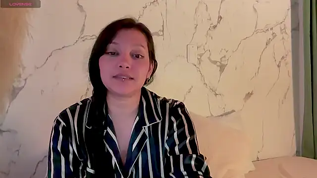 Show modela MarcellaGriffin na web-kameri