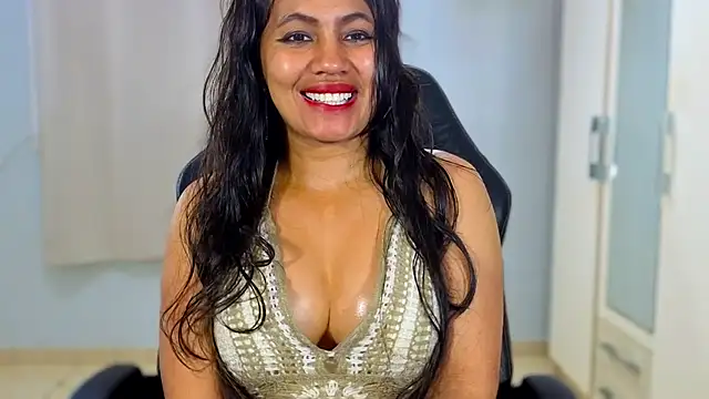 دردشة FannyXhot الجنسية المباشرة