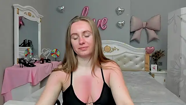 Marisha_Cute: онлайн-секс-чат