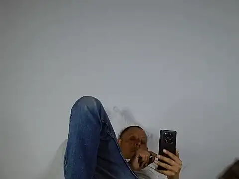 Alejo_cum42のライブXXXチャット