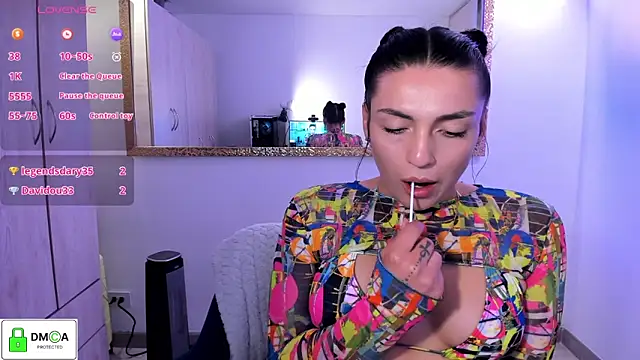 Chat +18 de EricaVanderhill ao vivo