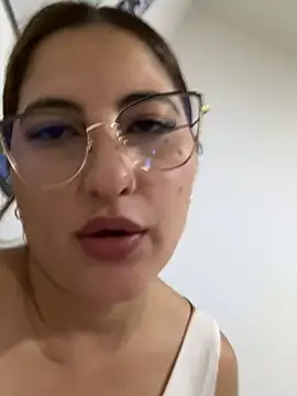 Chat XXX en directo de Darsha_Khemu
