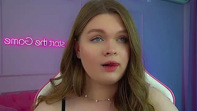 CrystalLyons' Live XXX Chat