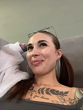 Chat XXX ao vivo de Charming_Ritta