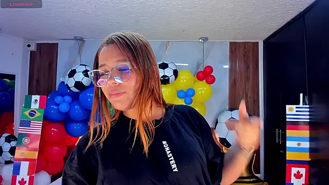 mia_18v élő XXX-chatje