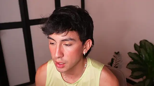 Онлайн чат XXX sweettaaron01