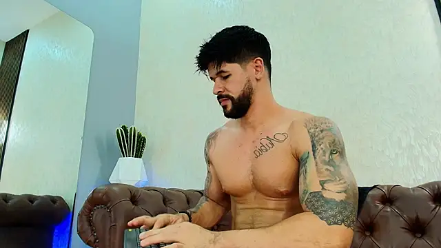 Petesevans élő XXX-chatje