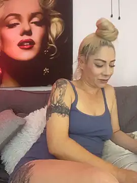 viktoria_davis_ Adlı Modelin Canlı XXX Sohbeti