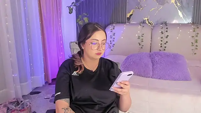 Chat XXX en directo de SarahCastro1_