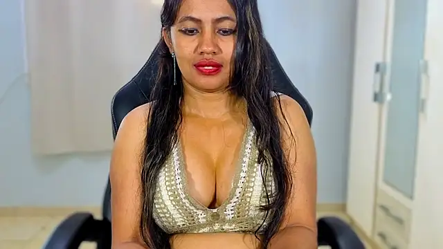 Chat +18 de FannyXhot ao vivo