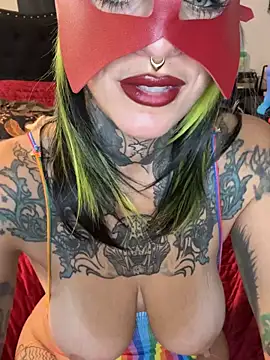 MaskedMamiXXX élő XXX-chatje