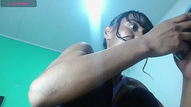 Chat +18 de avaleri_cherry ao vivo