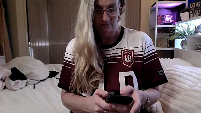 Arseralian-Cougar's Live XXX Chat