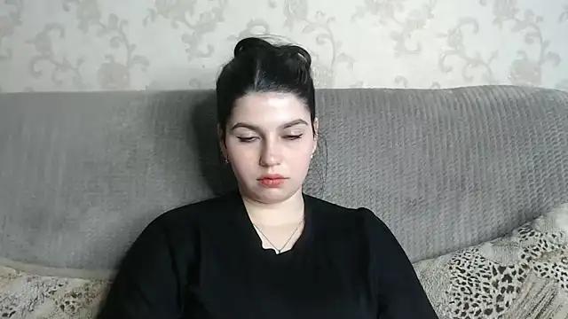 KisaModel Adlı Modelin Canlı XXX Sohbeti