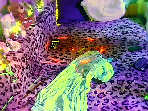 FloschaeのライブXXXチャット