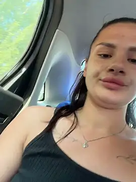 XXX chat uživo modela MiraReach