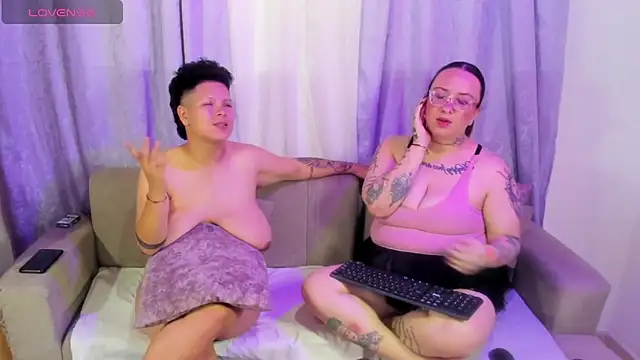 MiaYMolly's Live XXX Chat