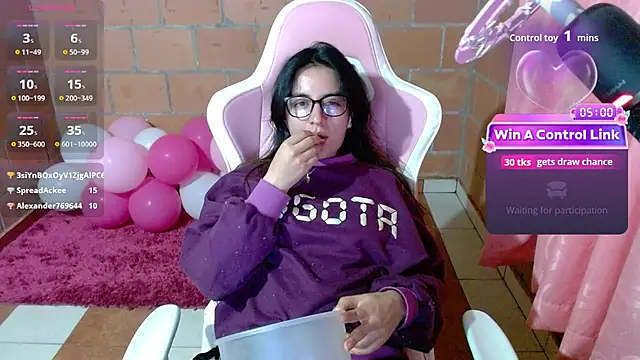 Maggie_Fox3 élő XXX-chatje