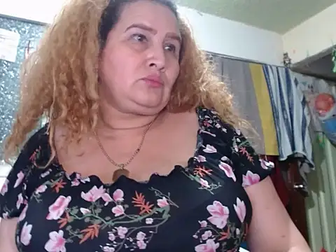Perla1981--'s Live XXX Chat