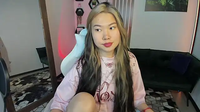 LunaPurrr Adlı Modelin Canlı XXX Sohbeti
