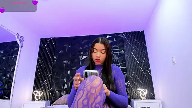 AriadnaLoren Chat XXX in diretta
