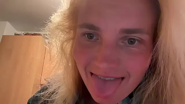 s-te-fan-i's Live XXX Chat