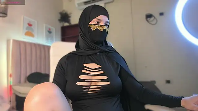 _SweetAmira_ Show in webcam