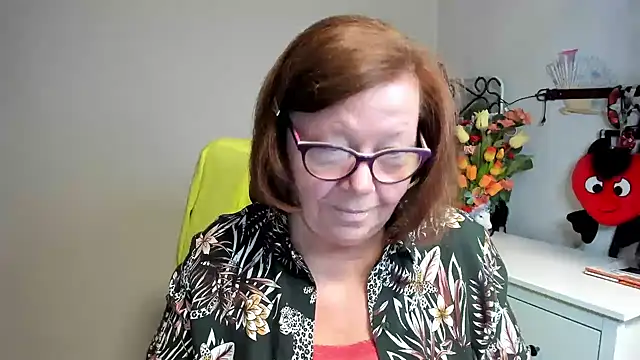 Adelewildx Adlı Modelin Canlı XXX Sohbeti