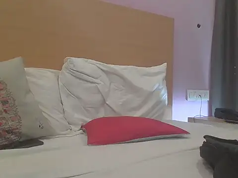 sunnyagg15 Adlı Modelin Canlı XXX Sohbeti
