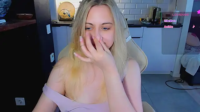 XXX chat uživo modela blonde_kellyy