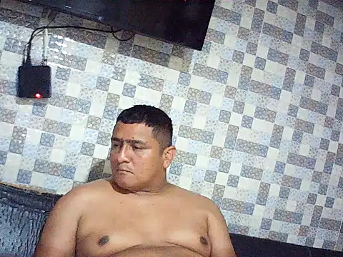 luis20212 Live XXX Chat
