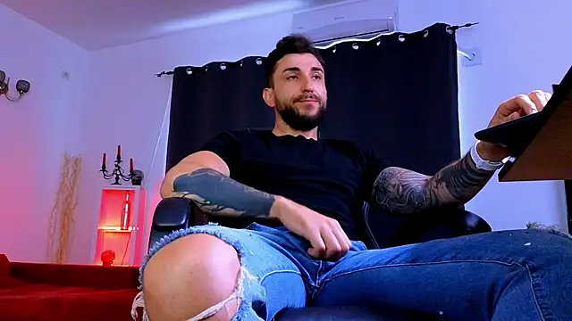 MightyAaron66 Live XXX-chat