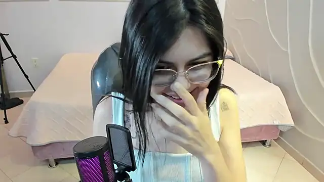 Cloebennet013's Live XXX Chat