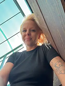 Chatroom XXX en direct de LikaCat