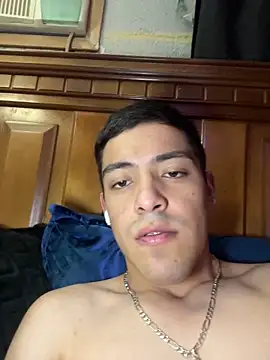 TuPapiChulo2026's Live XXX Chat